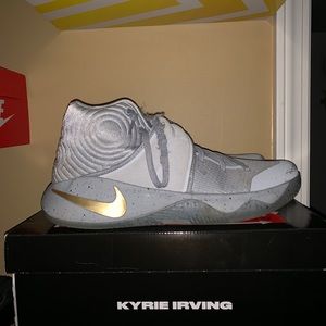 Kyrie 2 Battle Grey